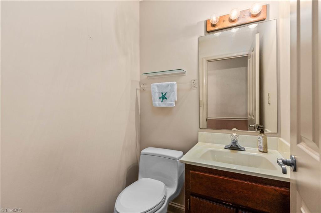 4200 Clinard Road Clemmons, NC 27012 - Photo 30 of 49 Main level half bath