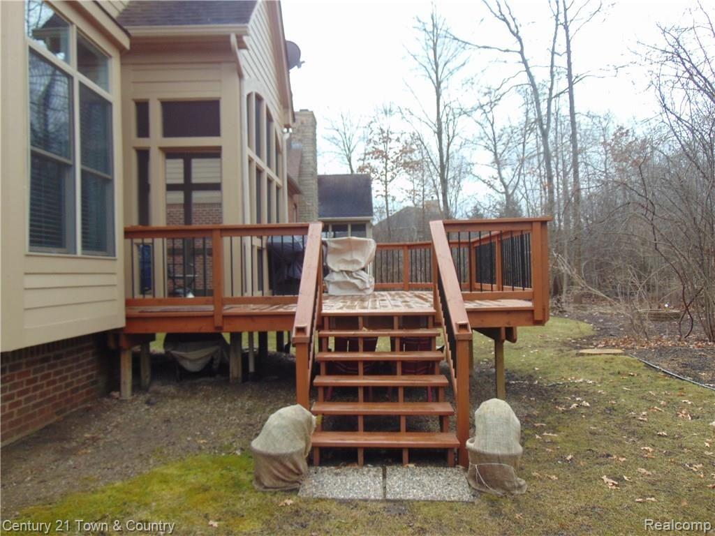 4731 Oakhurst Ridge Road Clarkston, MI 48348 - Photo 49 of 59 NEW DECK PUT ON IN 2016......