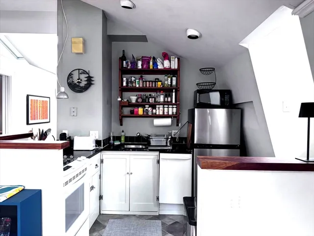 $3,100 | 19 Chester Street, Unit 3, Somerville, MA 02144