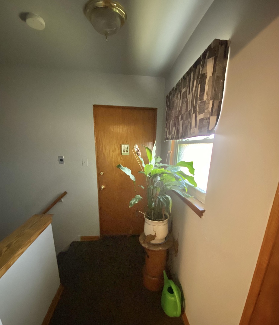 18231 Morgan Avenue, Unit 2N Homewood, IL 60430 - Photo 8 of 28 a living room with wooden floor