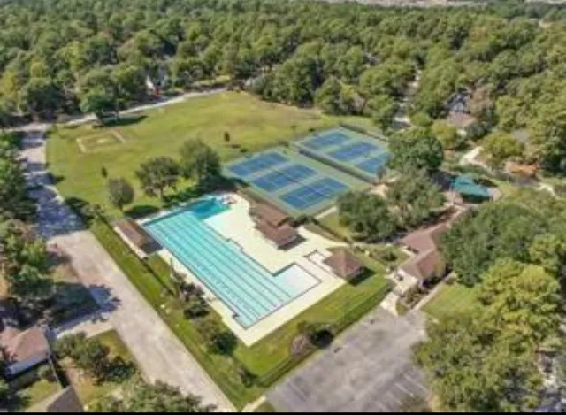 a view of a tennis court
