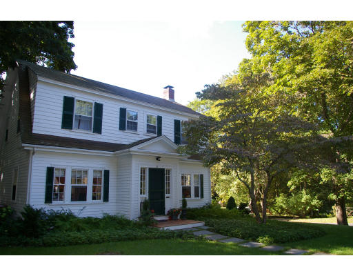 28 Garrison Road Hingham, MA 02043 - Photo 1 of 8 Gallery Image 1