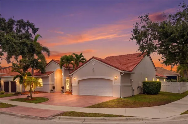 $825,000 | 830 Heritage Drive, Weston, FL 33326