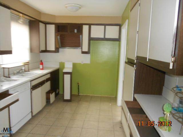 17044 Bell Eastpointe, MI 48021 - Photo 11 of 20 31125717-10.JPG
