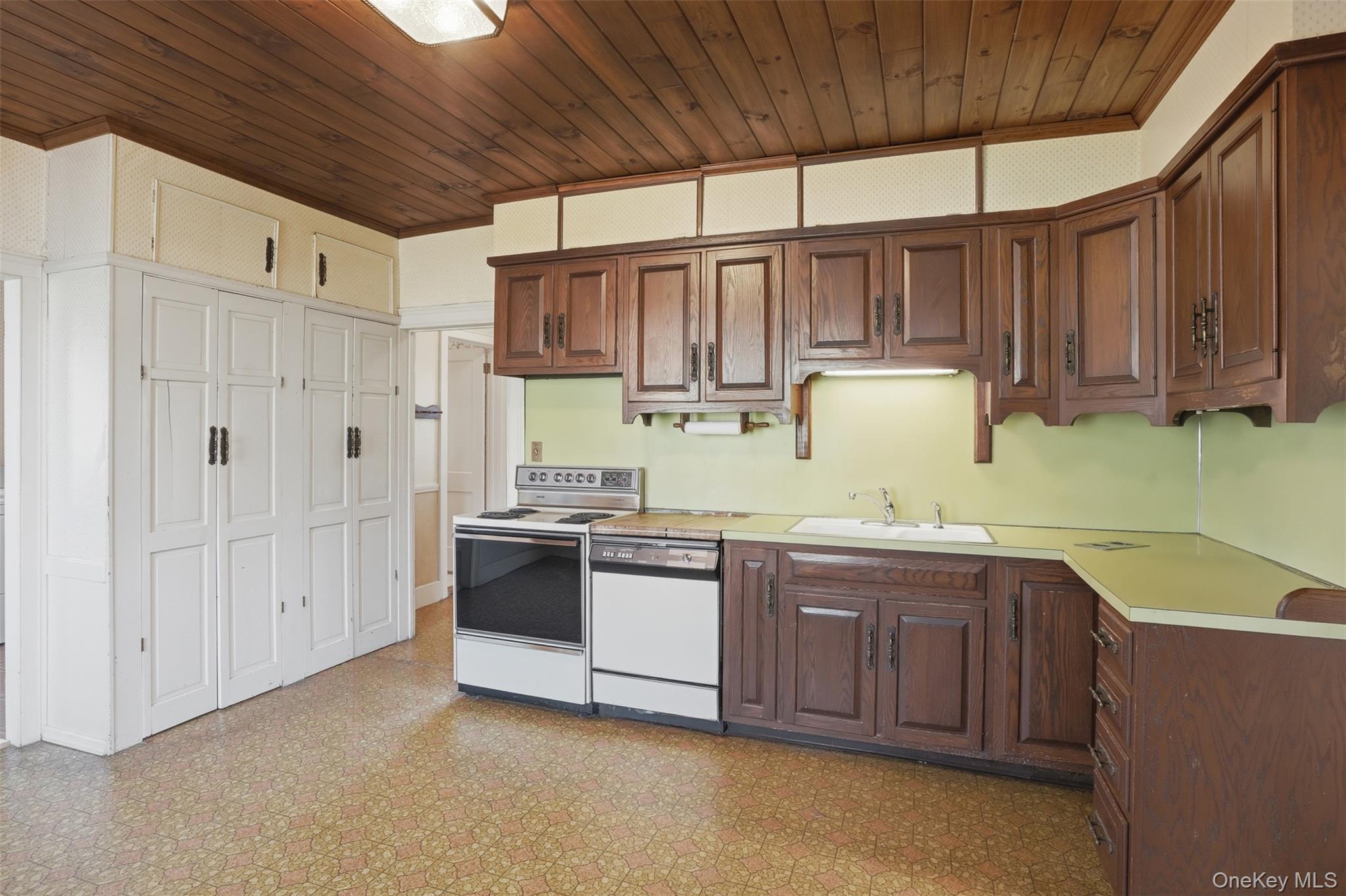 3408 United States Rte 209 Stone Ridge, NY 12484 - Photo 10 of 34