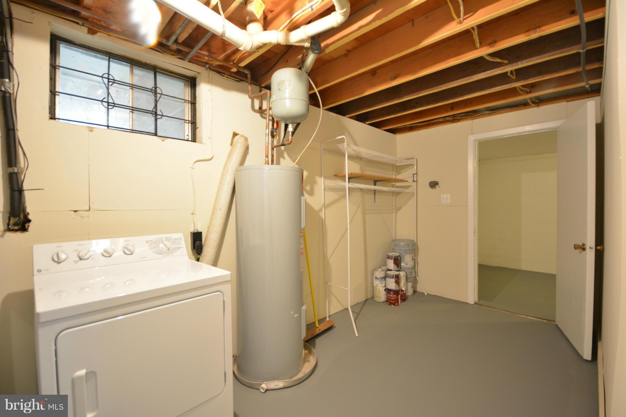 13203 Delaney Road Woodbridge, VA 22193 - Photo 8 of 30 a utility room with dryer and washer
