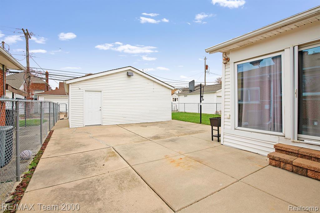 6409 Chase Road Dearborn, MI 48126 - Photo 2 of 25