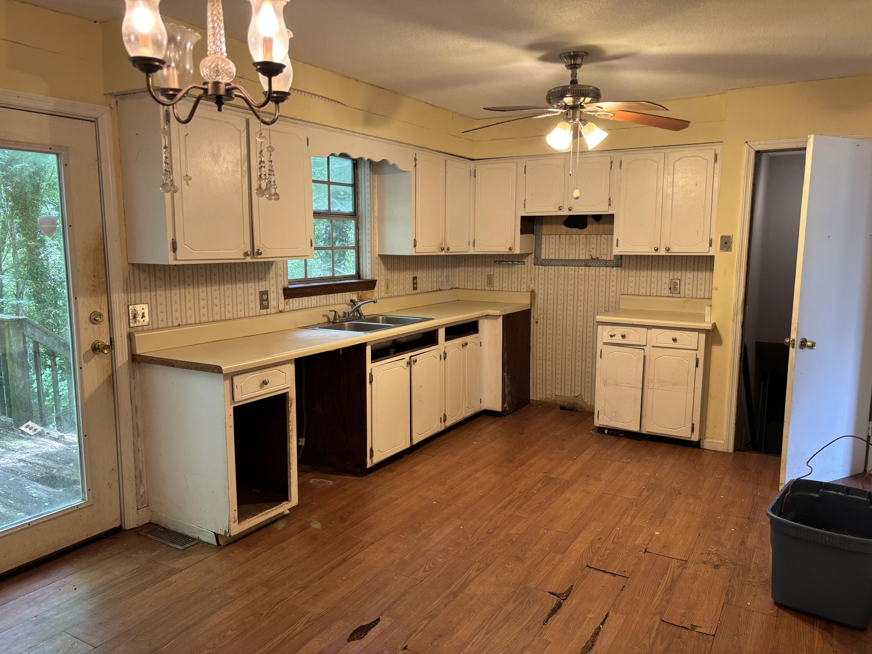 1017 Hillcrest Road Hixson, TN 37343 - Photo 6 of 25 05