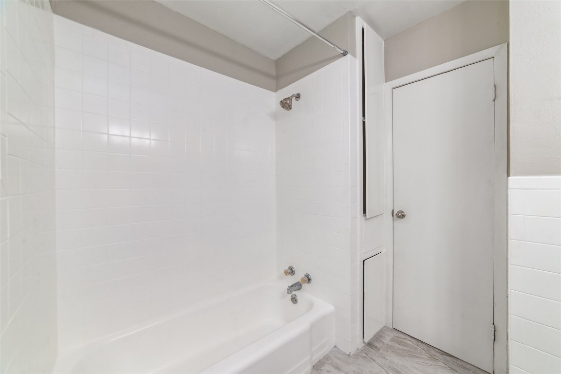 1424 Marshall Street, Unit 9 Houston, TX 77006 - Photo 13 of 17 a bathroom with a bathtub and a shower