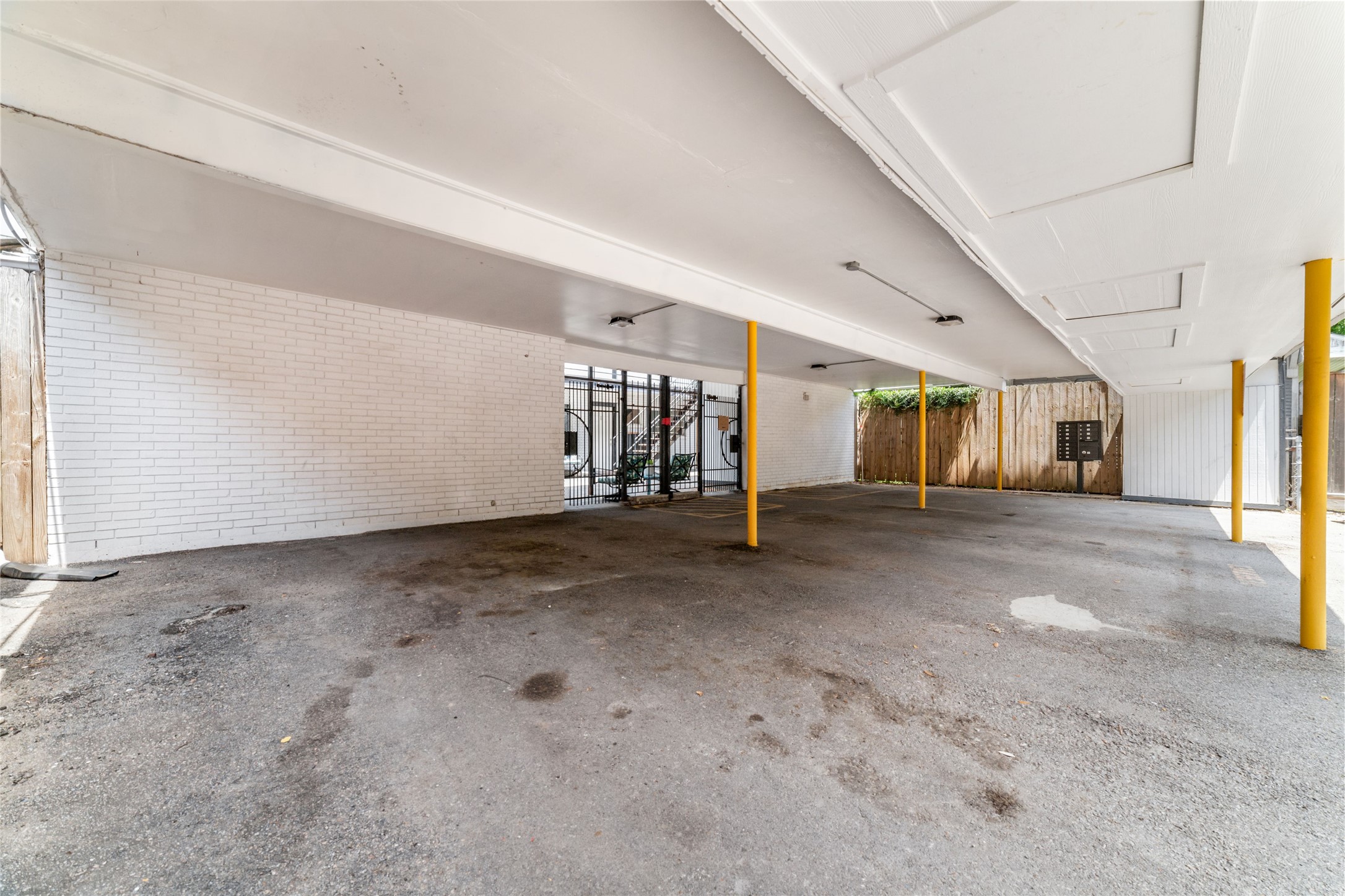 1424 Marshall Street, Unit 9 Houston, TX 77006 - Photo 16 of 17 a view of a big room with wooden cabinets