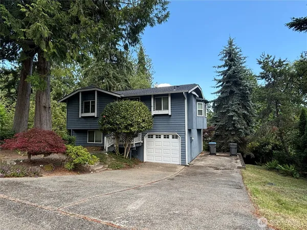 $2,700 | 5848 Northeast Olive Avenue, Bremerton, WA 98311