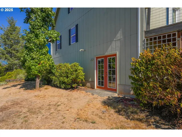 a view of a backyard of the house
