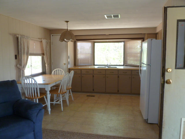8371 Navajo Road Show Low, AZ 85901 - Photo 4 of 12