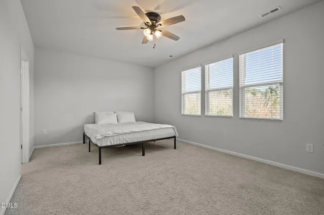 a view of empty room with window