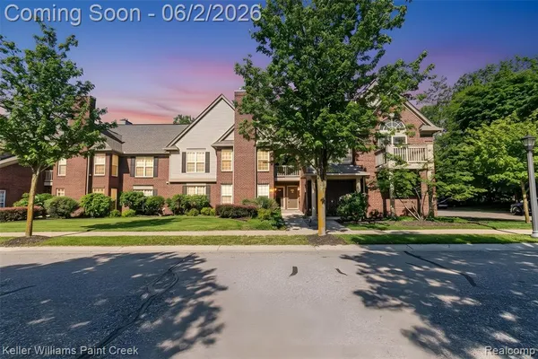 $325,000 | 28569 Carlton Way Drive, Novi, MI 48377