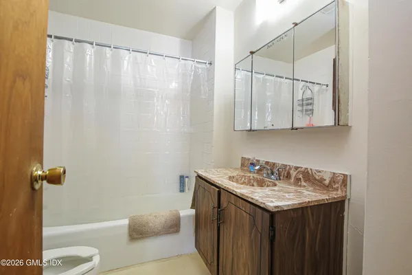 $1,550,000 | 64 Le Grande Avenue, Greenwich, CT 06830