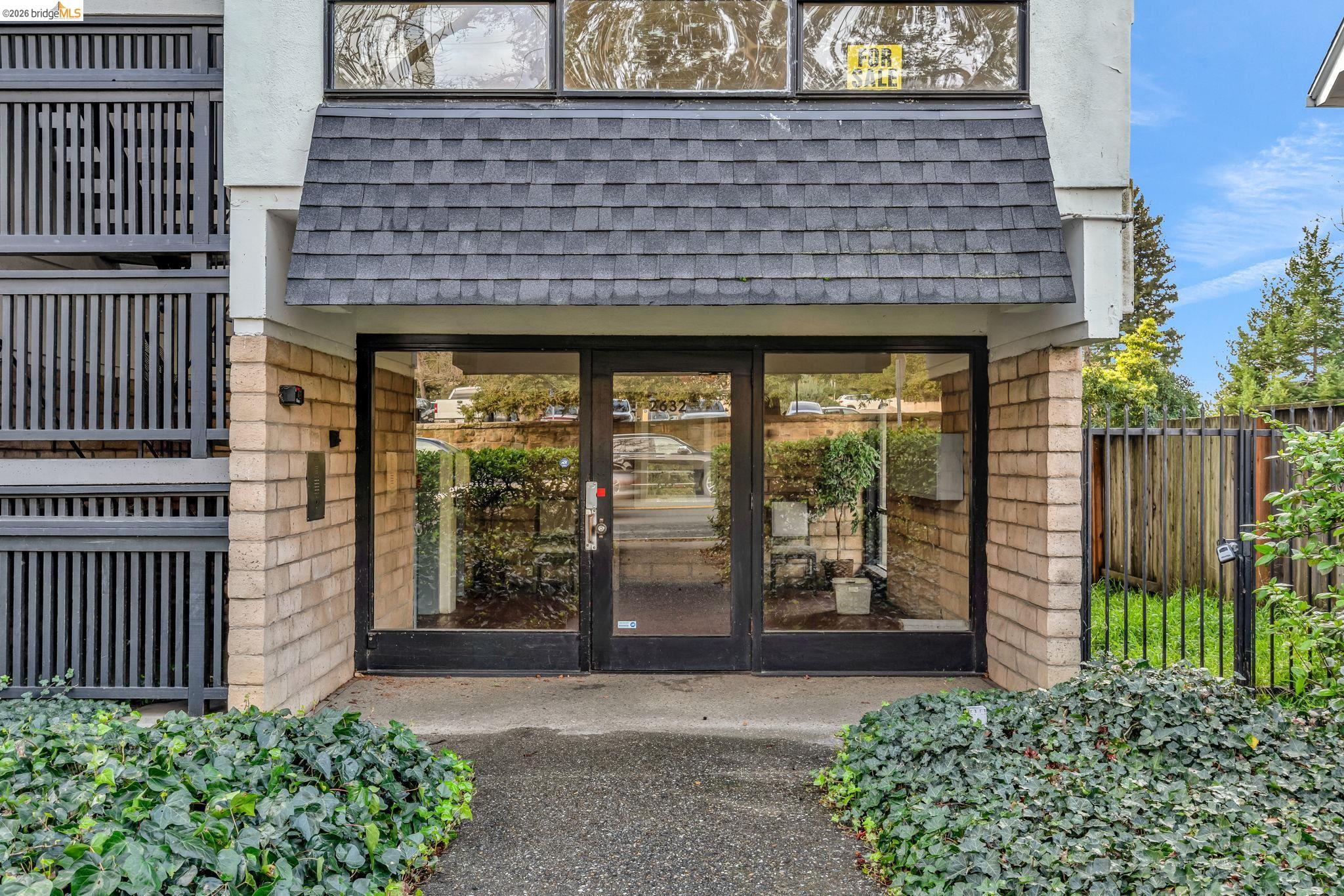 2632 Warring Street, Unit 3 Berkeley, CA 94704 - Photo 2 of 23 a front view of a house with garden