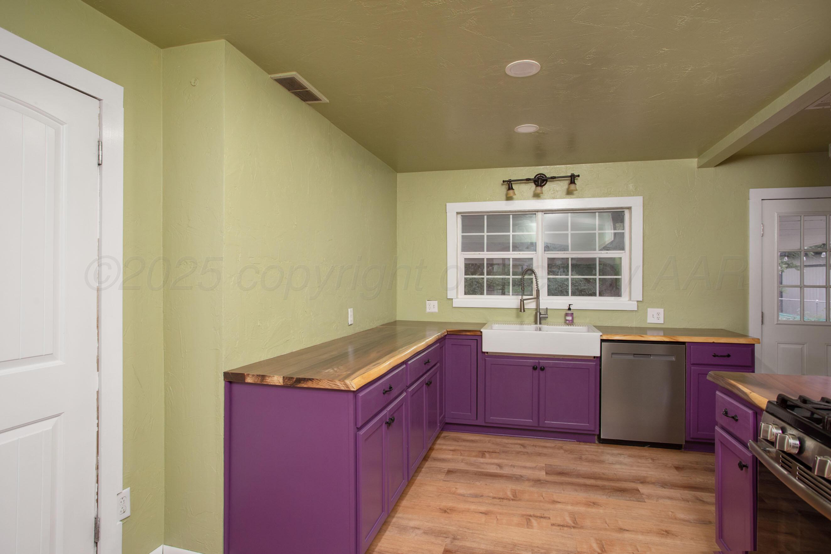 3412 South Rusk Street Amarillo, TX 79109 - Photo 9 of 36 KITCHEN