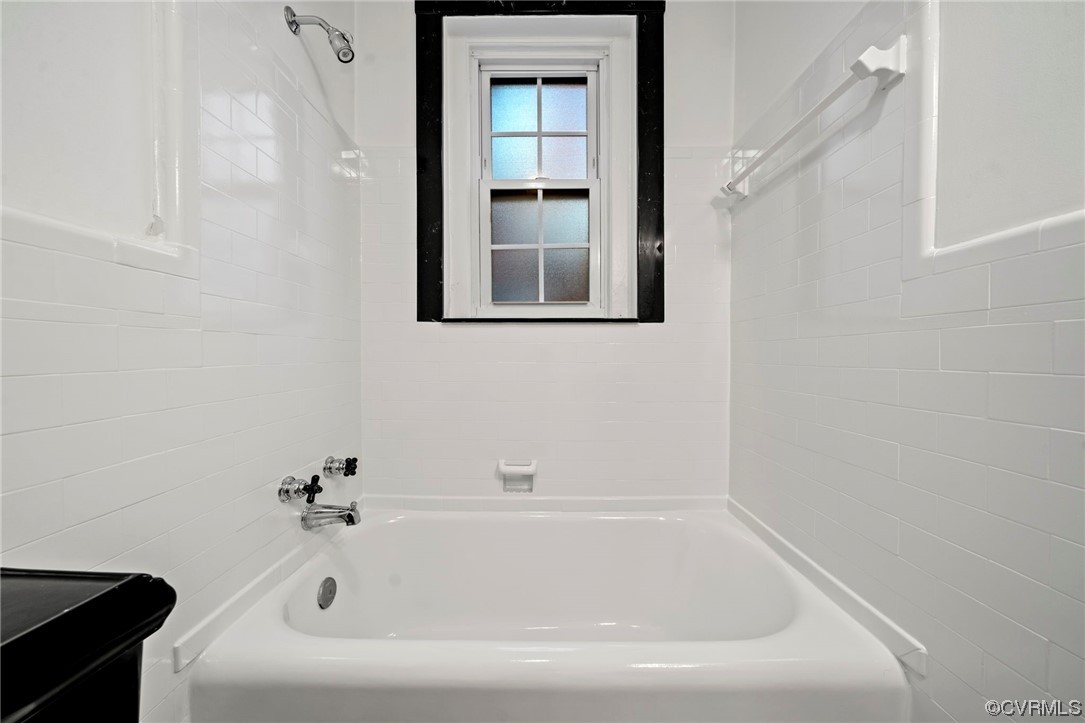 515 North Arthur Ashe Boulevard, Unit U9 Richmond, VA 23220 - Photo 14 of 18 a white bath tub sitting next to a window