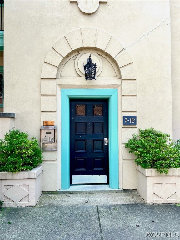 515 North Arthur Ashe Boulevard, Unit U9 Richmond, VA 23220 - Photo 2 of 18 a view of building with potted plants