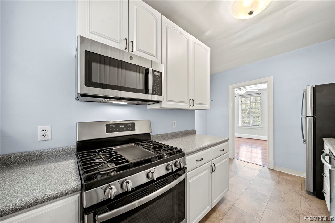 515 North Arthur Ashe Boulevard, Unit U9 Richmond, VA 23220 - Photo 8 of 18 a kitchen with stainless steel appliances a stove a microwave and cabinets