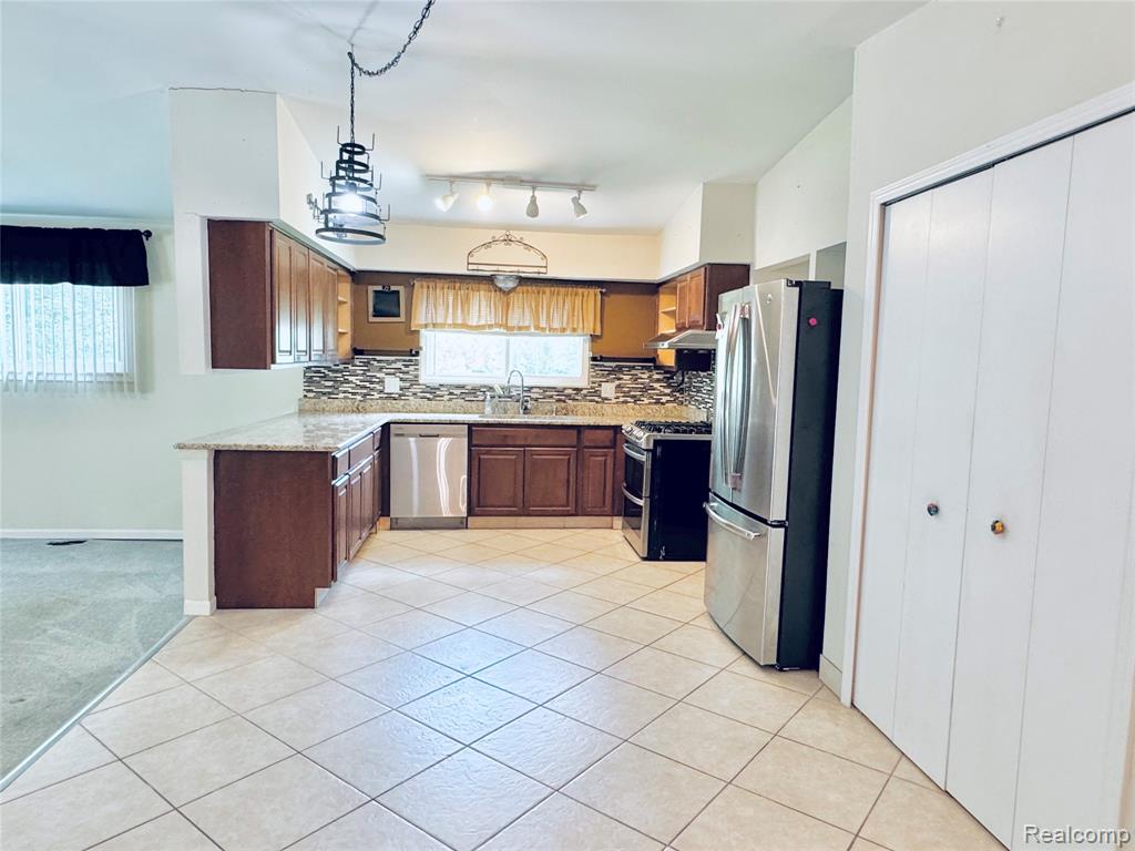 43038 Hanford Road Canton, MI 48187 - Photo 7 of 26
