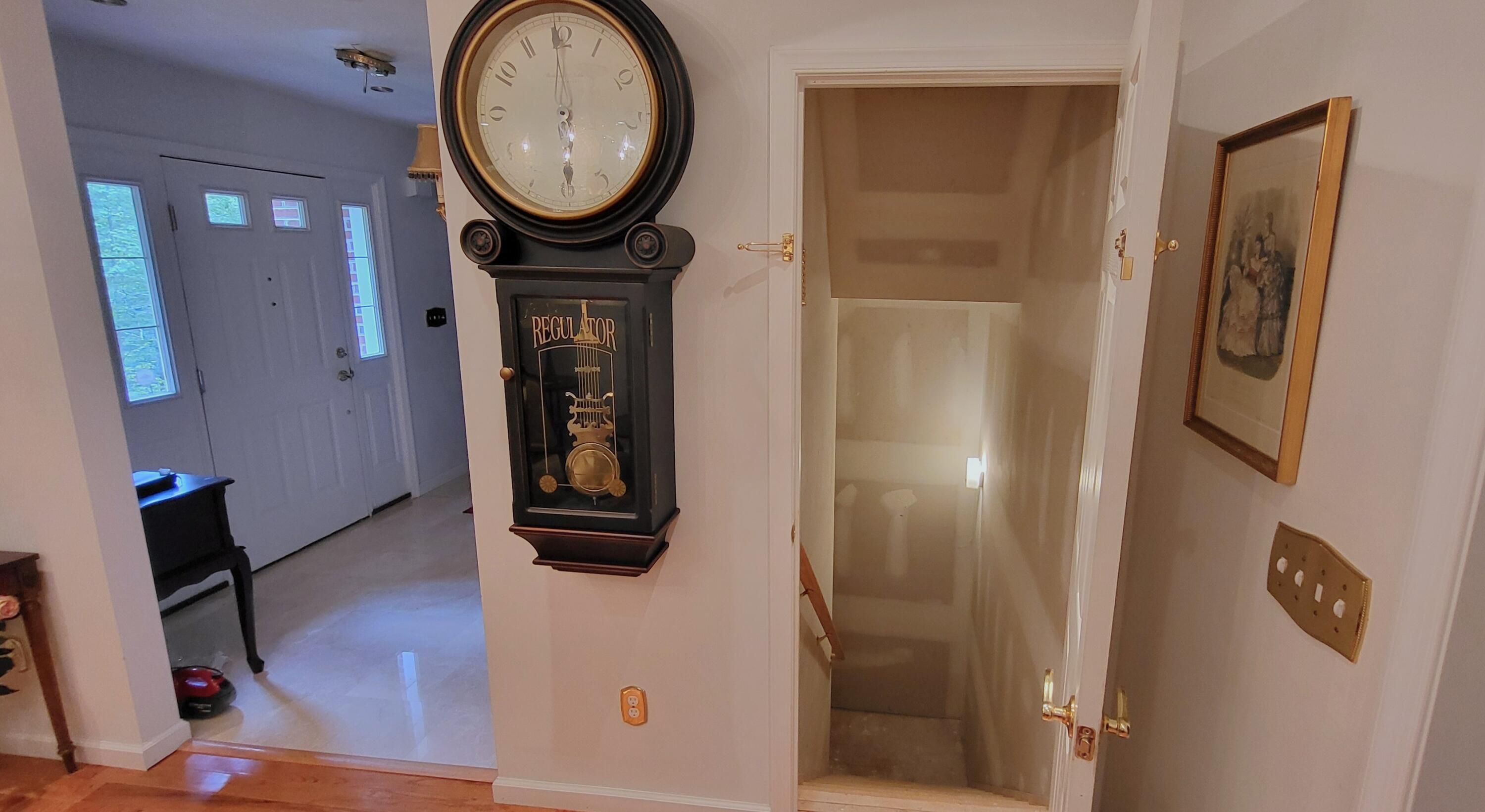 6251 Decker Road Bushkill, PA 18324 - Photo 27 of 58 a view of a hallway with elevator