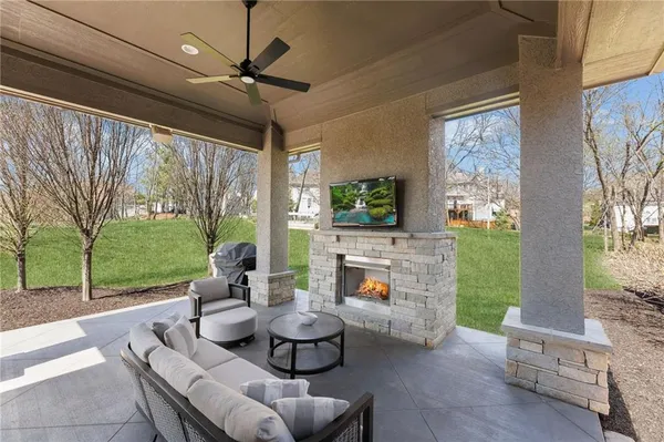 $2,100,000 | 4140 West 151st Street, Leawood, KS 66224