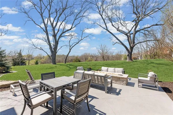 $2,100,000 | 4140 West 151st Street, Leawood, KS 66224