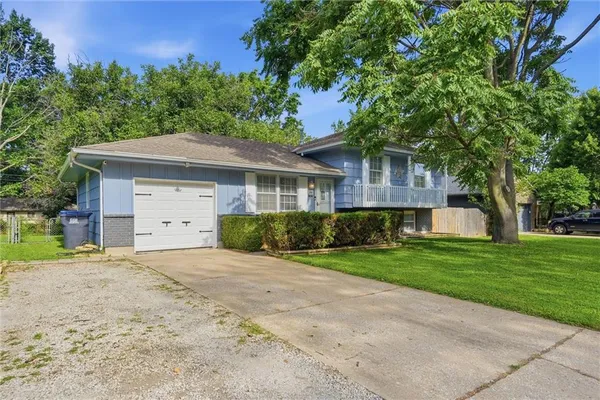 $245,000 | 100 Southwest Alderson Place, Lee's Summit, MO 64063