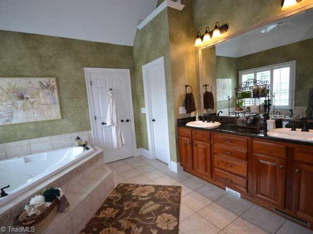 272 Skeen Road Denton, NC 27239 - Photo 10 of 16 Master Bath/Spa.