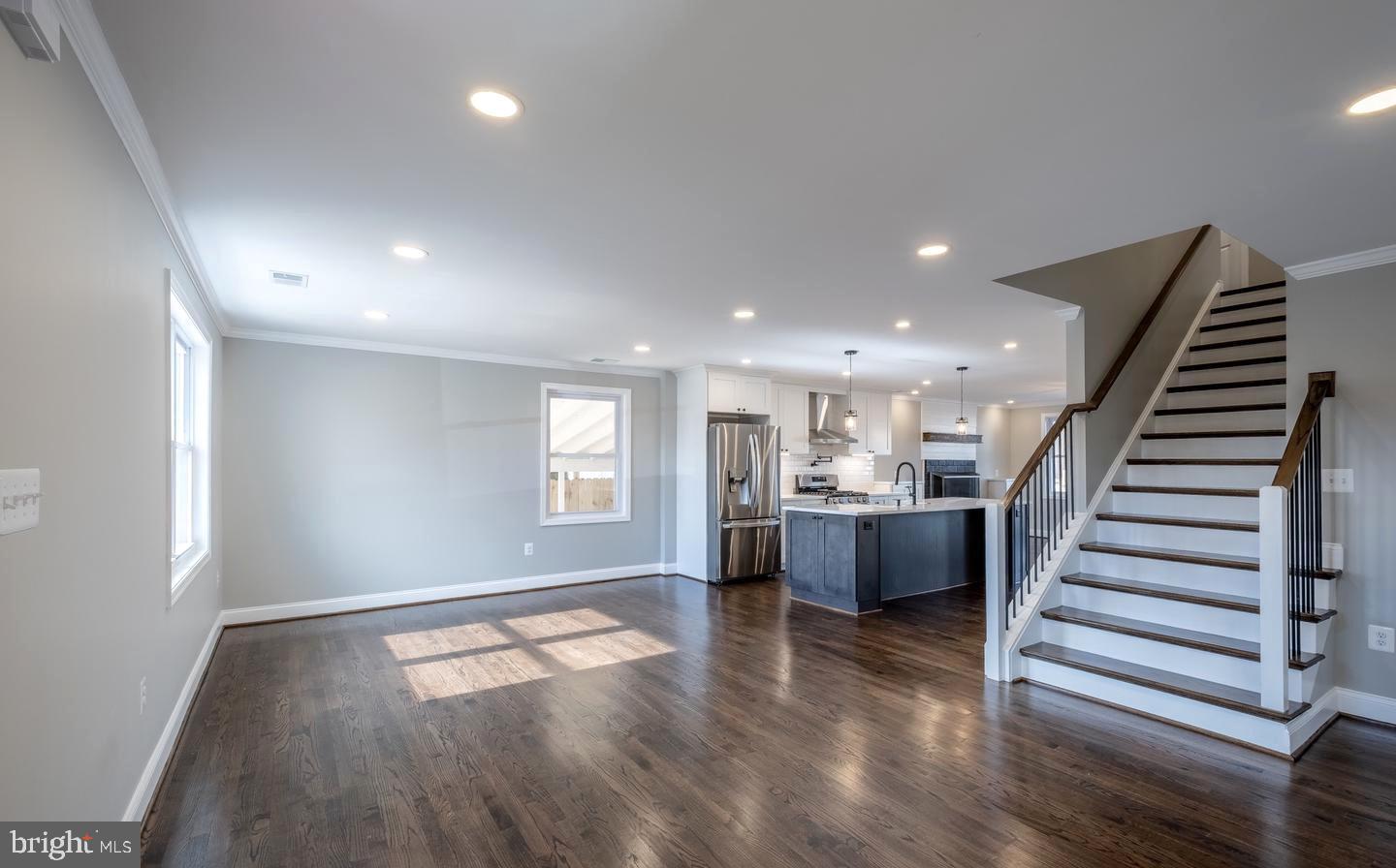 6816 Westcott Road Falls Church, VA 22042 - Photo 3 of 23