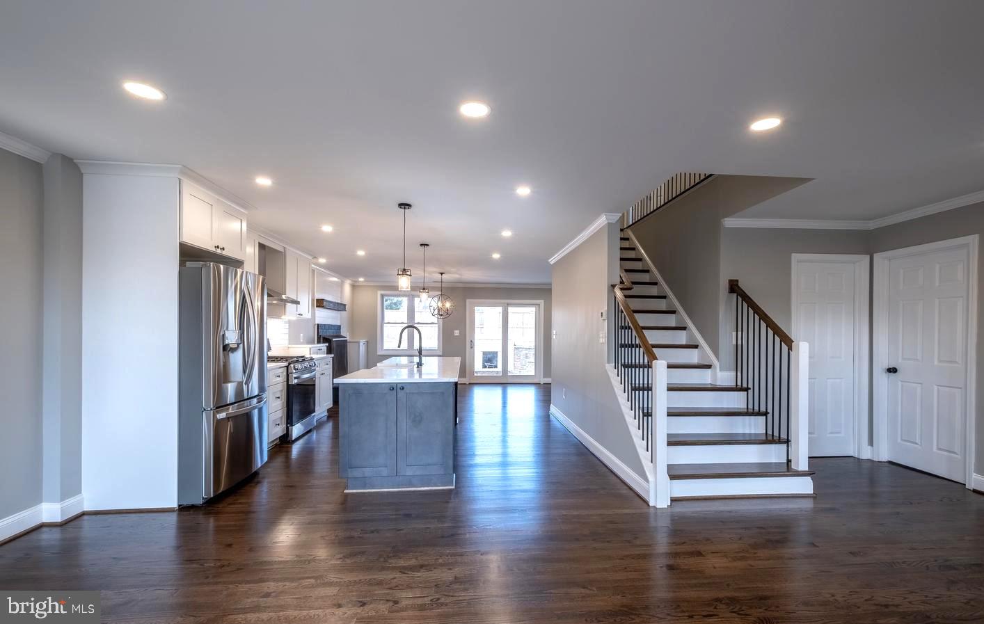 6816 Westcott Road Falls Church, VA 22042 - Photo 4 of 23