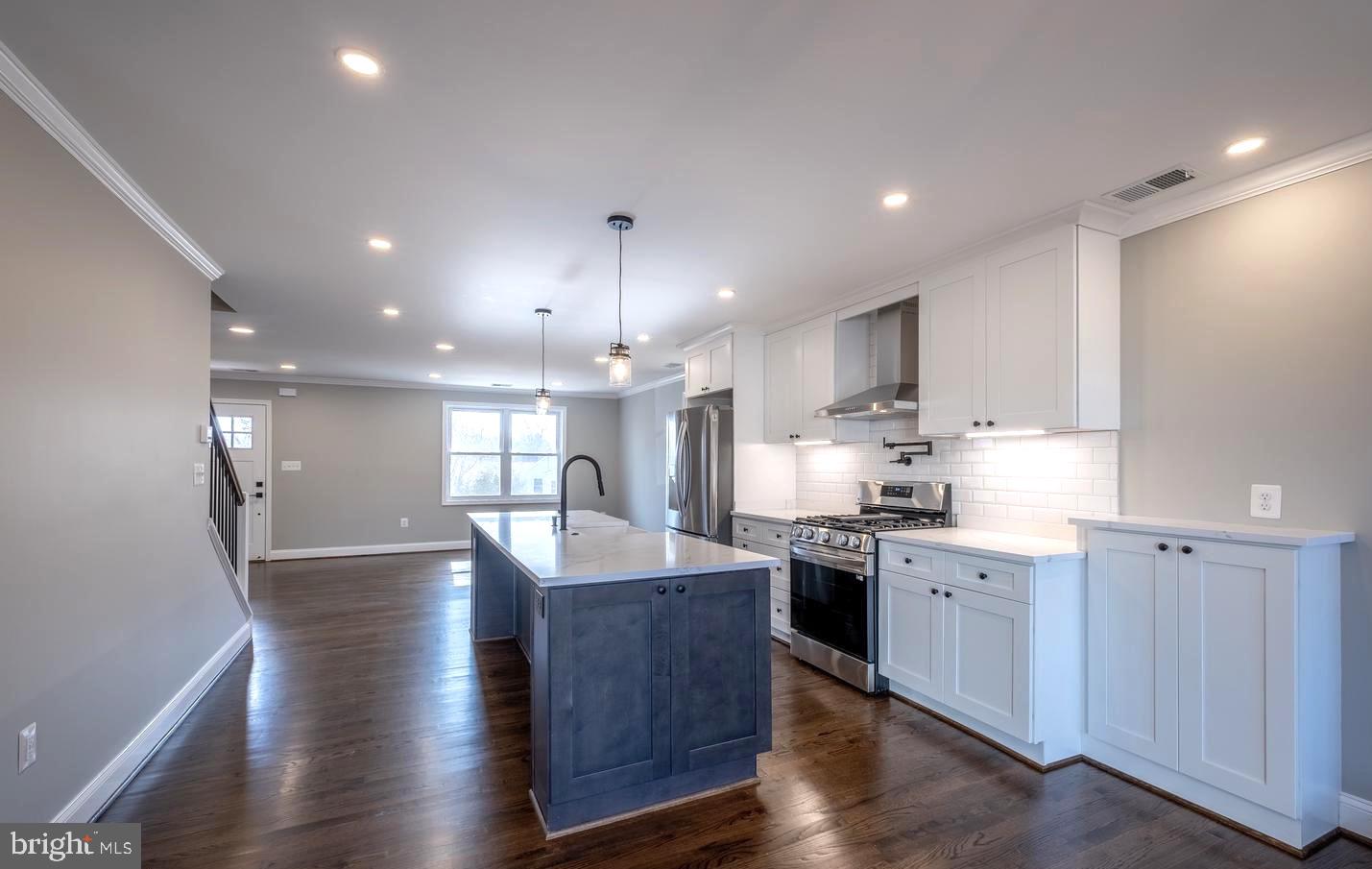 6816 Westcott Road Falls Church, VA 22042 - Photo 8 of 23