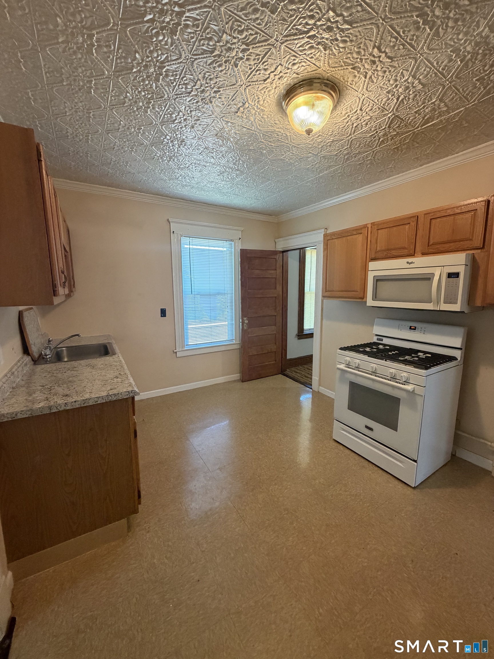 9 Pierpont Street, Unit 2 Waterbury, CT 06708 - Photo 3 of 15