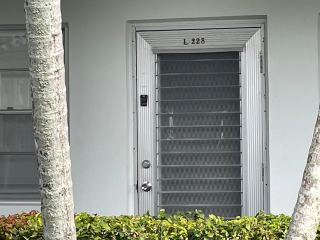 a view of entryway with a flower pot