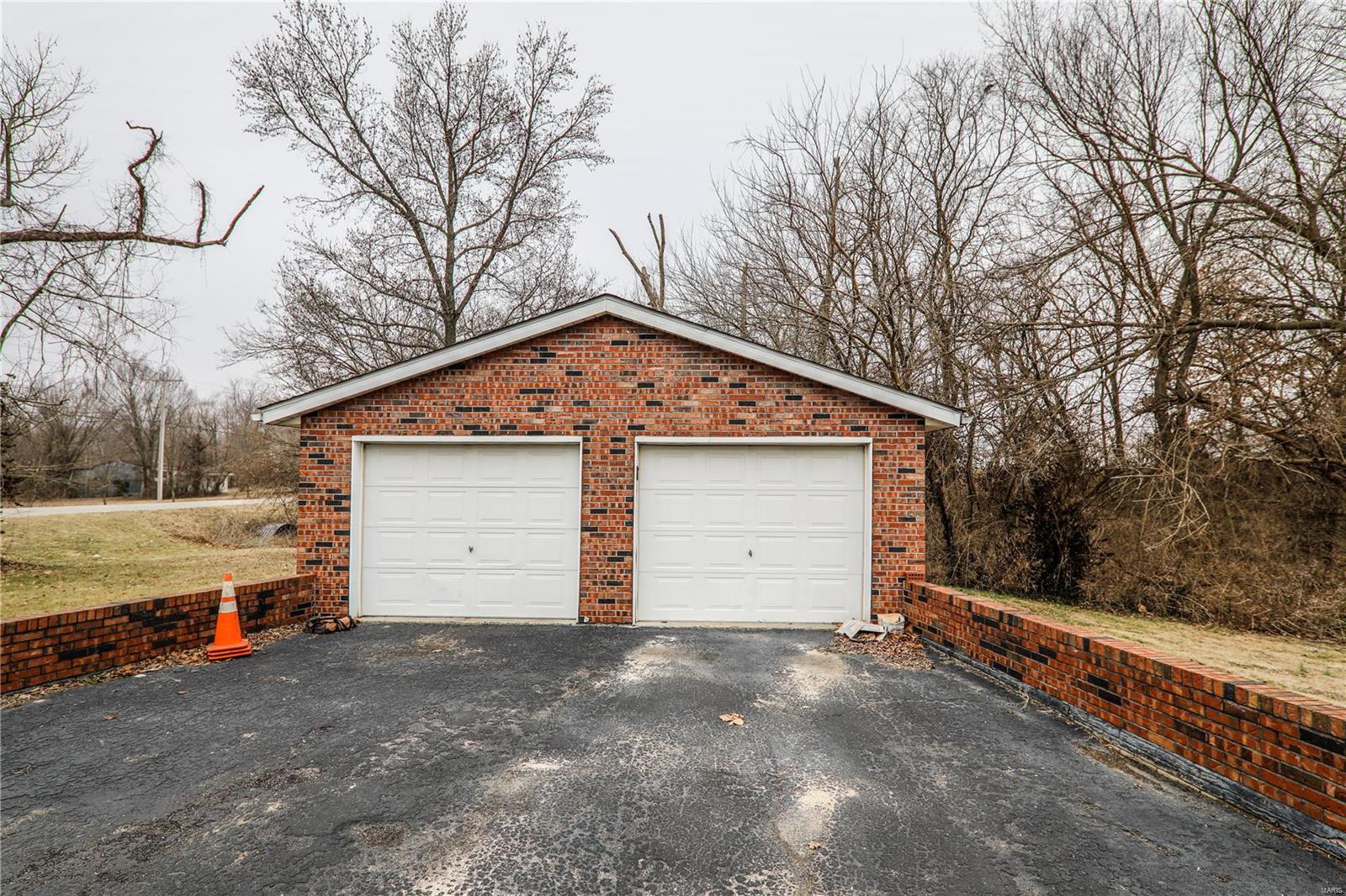 2914 Seiler Road Alton, IL 62002 - Photo 2 of 20