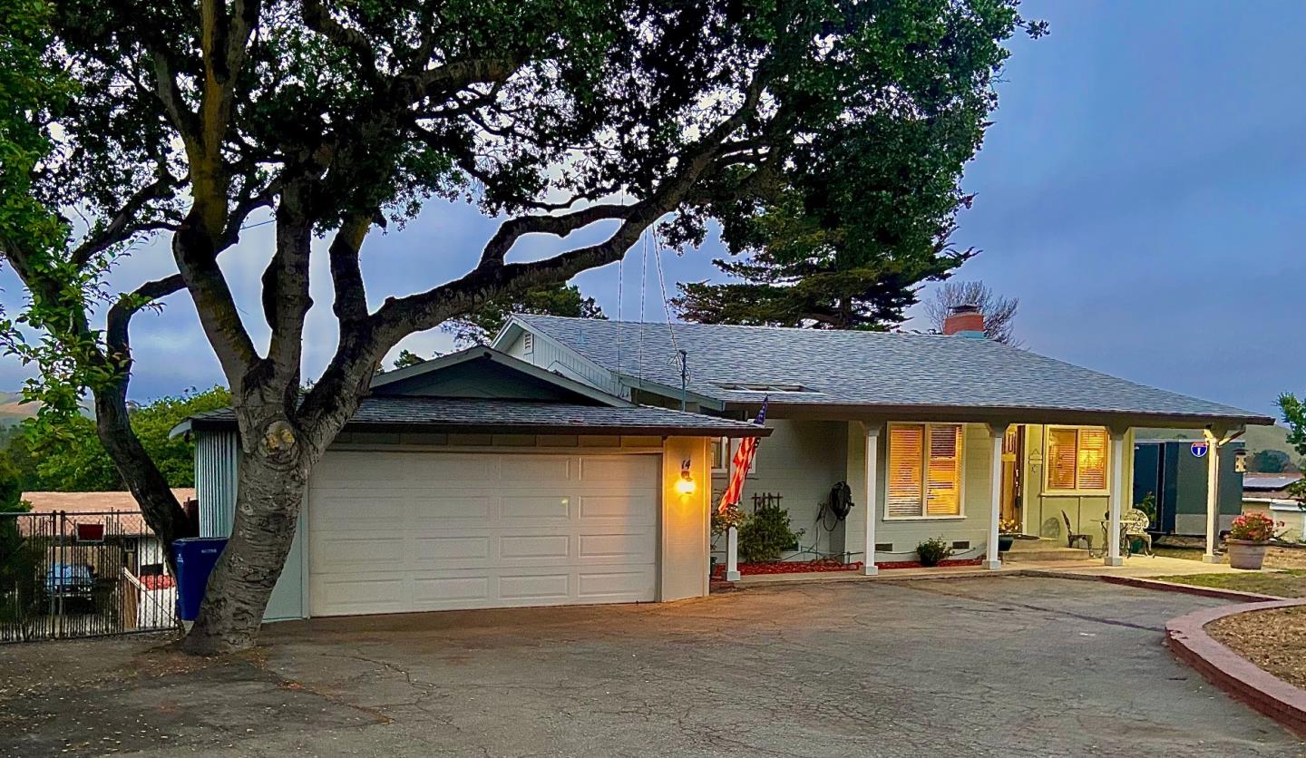 14 Vista Drive Prunedale, CA 93907 - Photo 31 of 31 a view of a chairs in front of a building