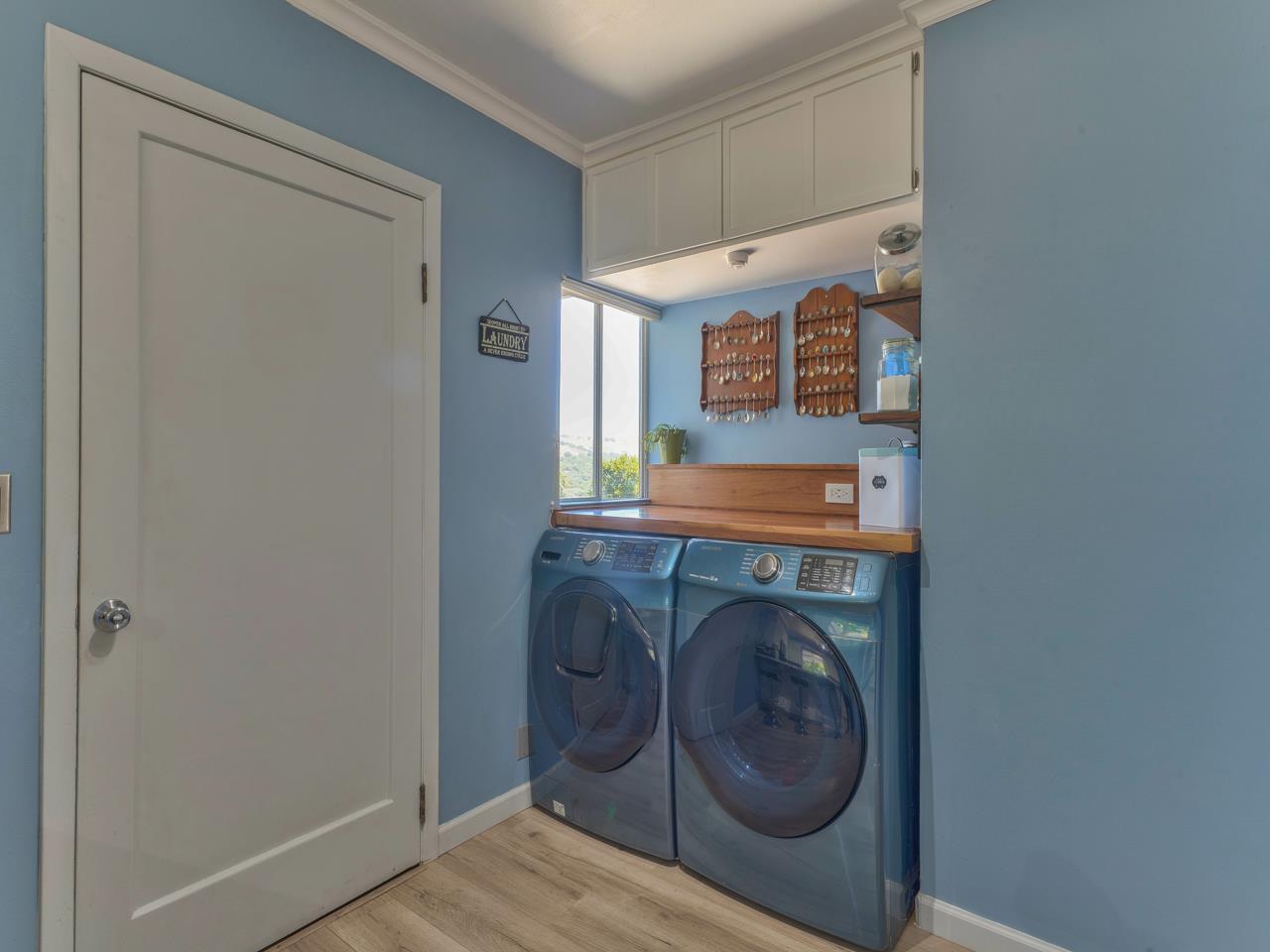 14 Vista Drive Prunedale, CA 93907 - Photo 10 of 31 a utility room with dryer and washer