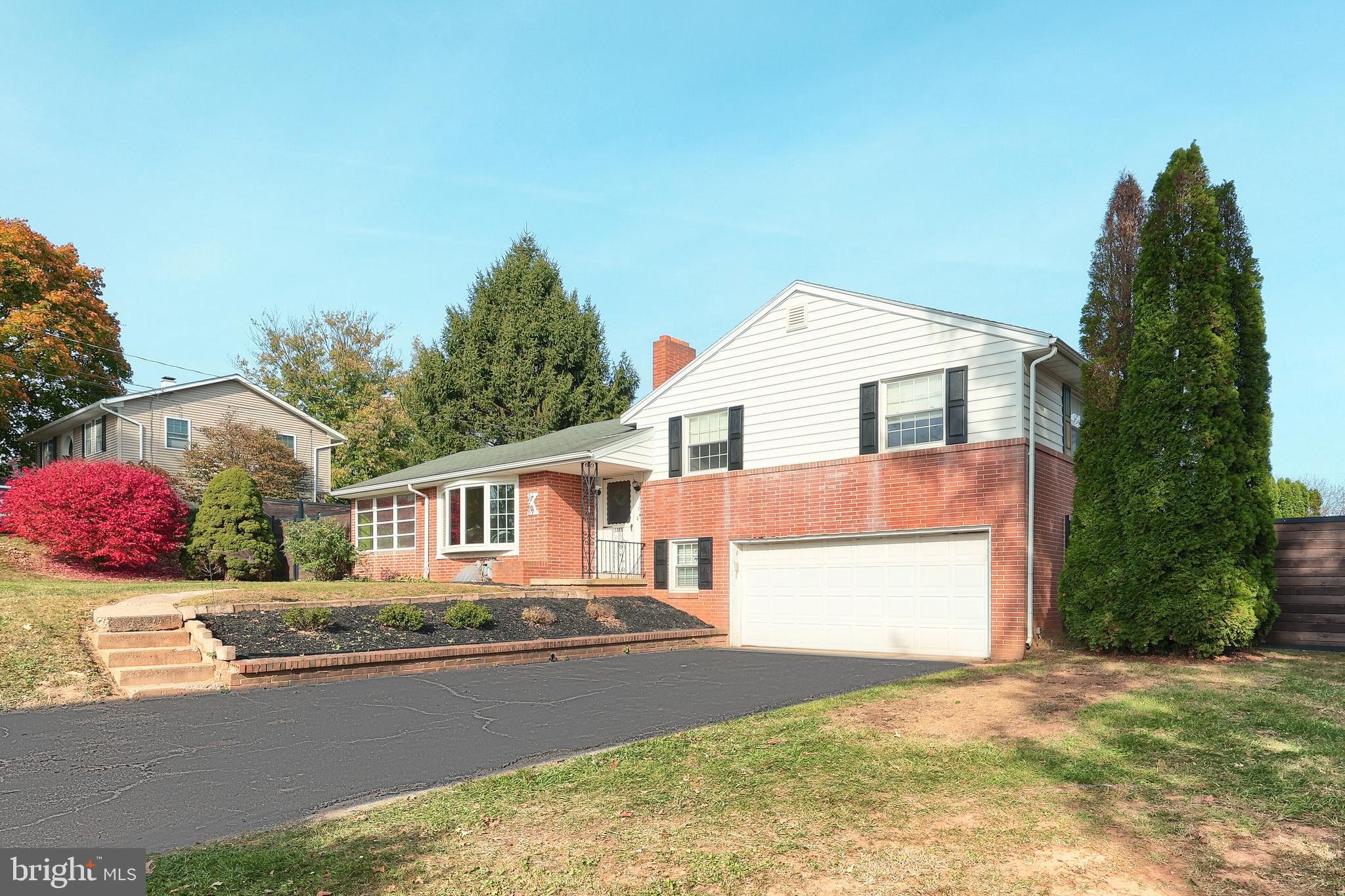 1285 Crescent Road York, PA 17402 - Photo 2 of 42