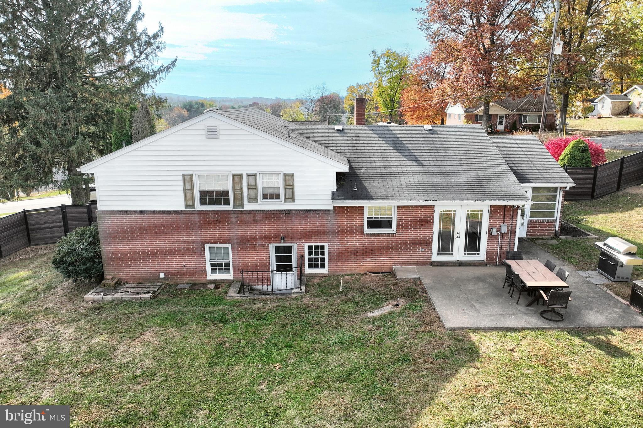 1285 Crescent Road York, PA 17402 - Photo 7 of 42