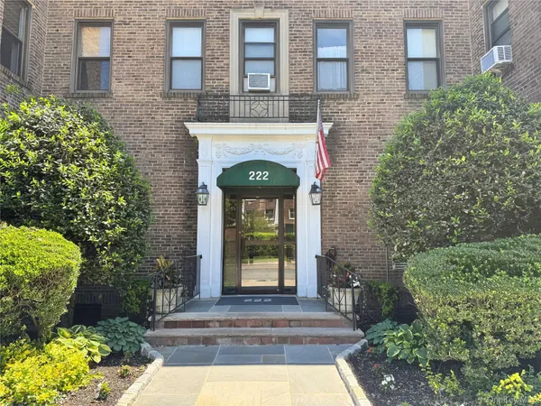$729,000 | 222 7th Street, Unit 2B, Garden City, NY 11530