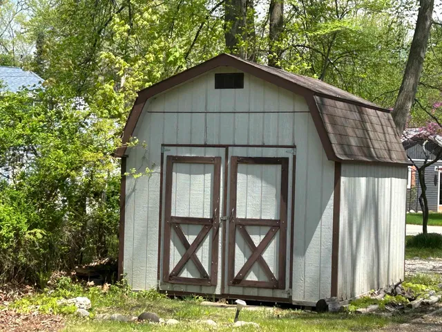 $425,000 | 99 EMS B42 Lane, Leesburg, IN 46538