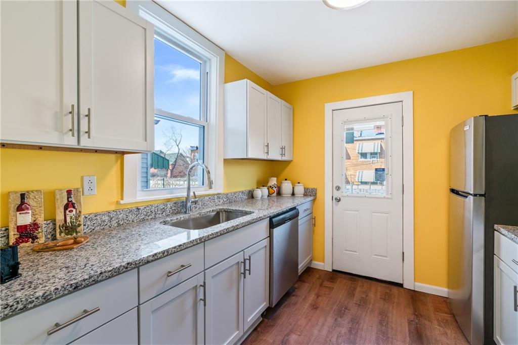 22 Edith Place Pittsburgh, PA 15213 - Photo 10 of 24 Gallery Image 10