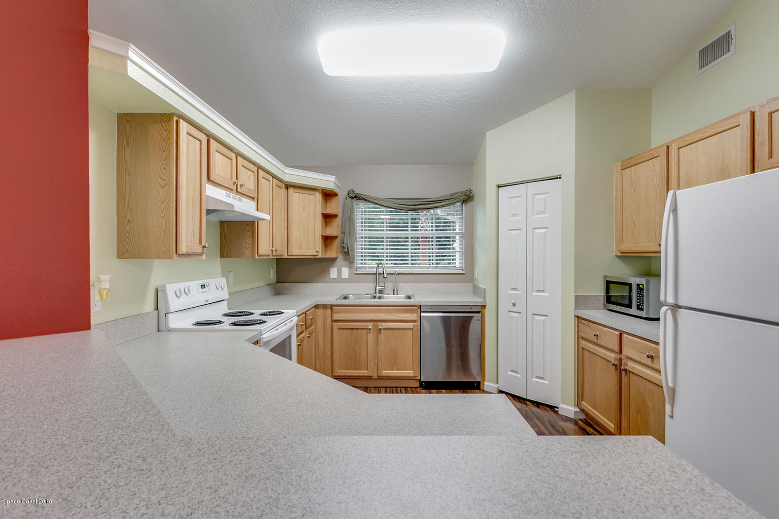 1542 Rainsville Road Southeast Palm Bay, FL 32909 - Photo 3 of 24 25 Kitchen