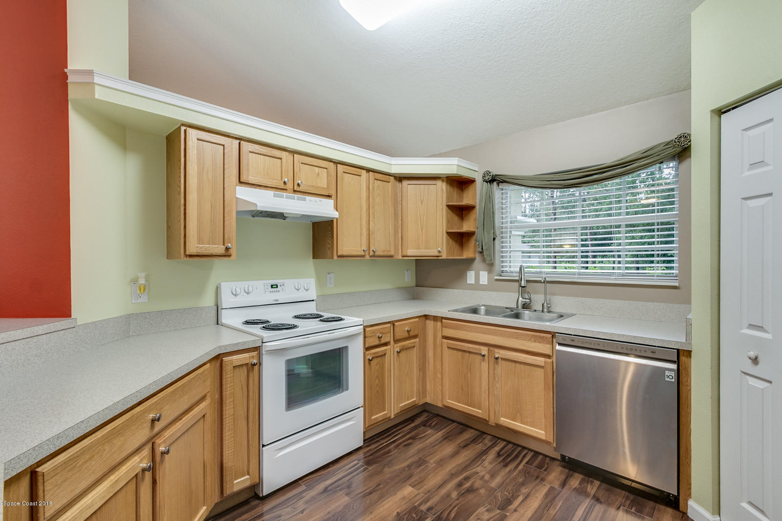 1542 Rainsville Road Southeast Palm Bay, FL 32909 - Photo 21 of 24 190 Kitchen