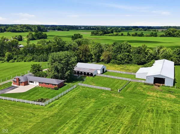 $759,900 | 715 North White Street, Shirley, IN 47384