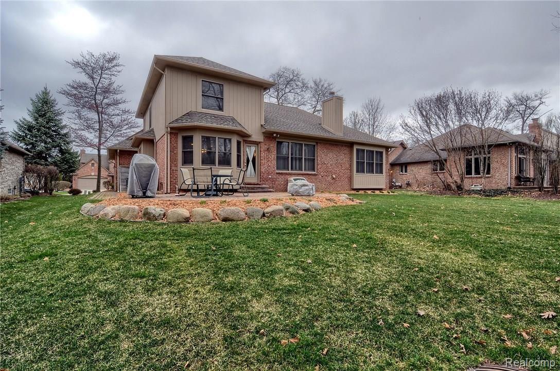 2236 Avon Lake Lane Rochester, MI 48307 - Photo 29 of 30 Rear