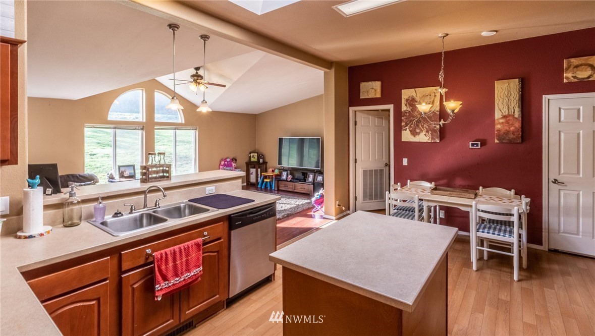 5170 Grandview Road Blaine, WA 98230 - Photo 6 of 15 Gallery Image 6