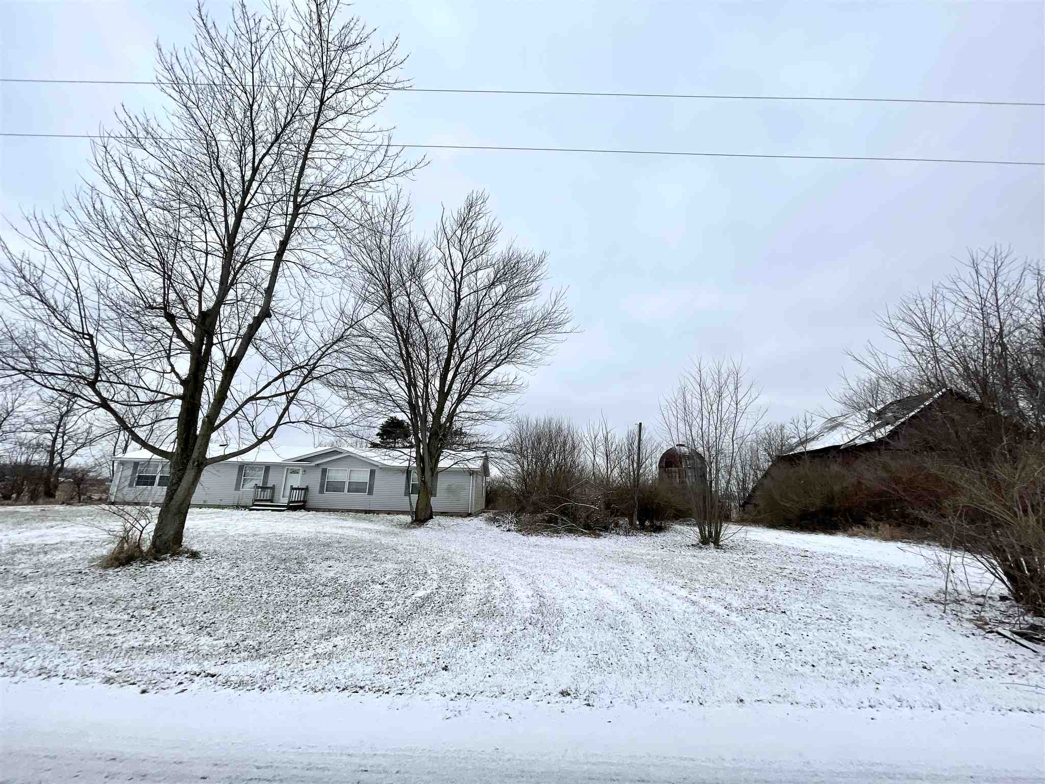 5874 South America Road Wabash, IN 46992 - Photo 3 of 33